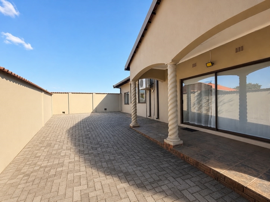 3 Bedroom Property for Sale in Safari Gardens North West